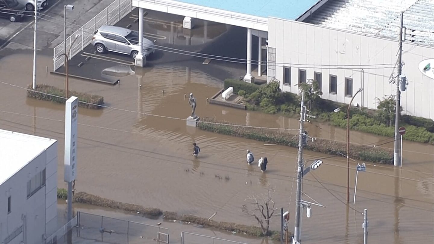 Najmanje četiri mrtva i šest nestalih u Japanu dan nakon što je tajfun Dujuan dotakao kopno