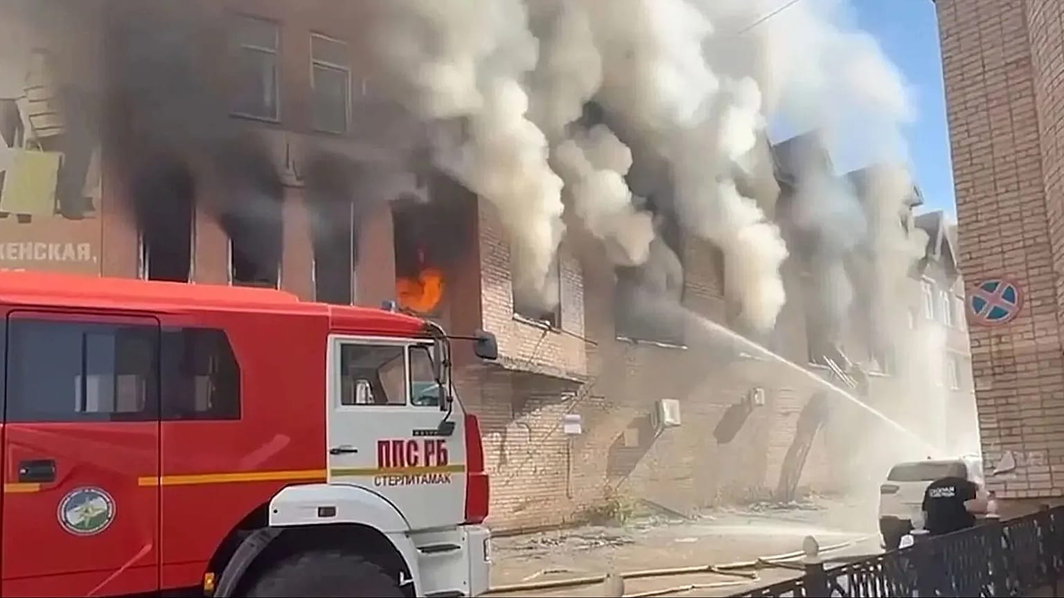 Três irmãs morrem queimadas vivas em incêndio num centro comercial na Rússia