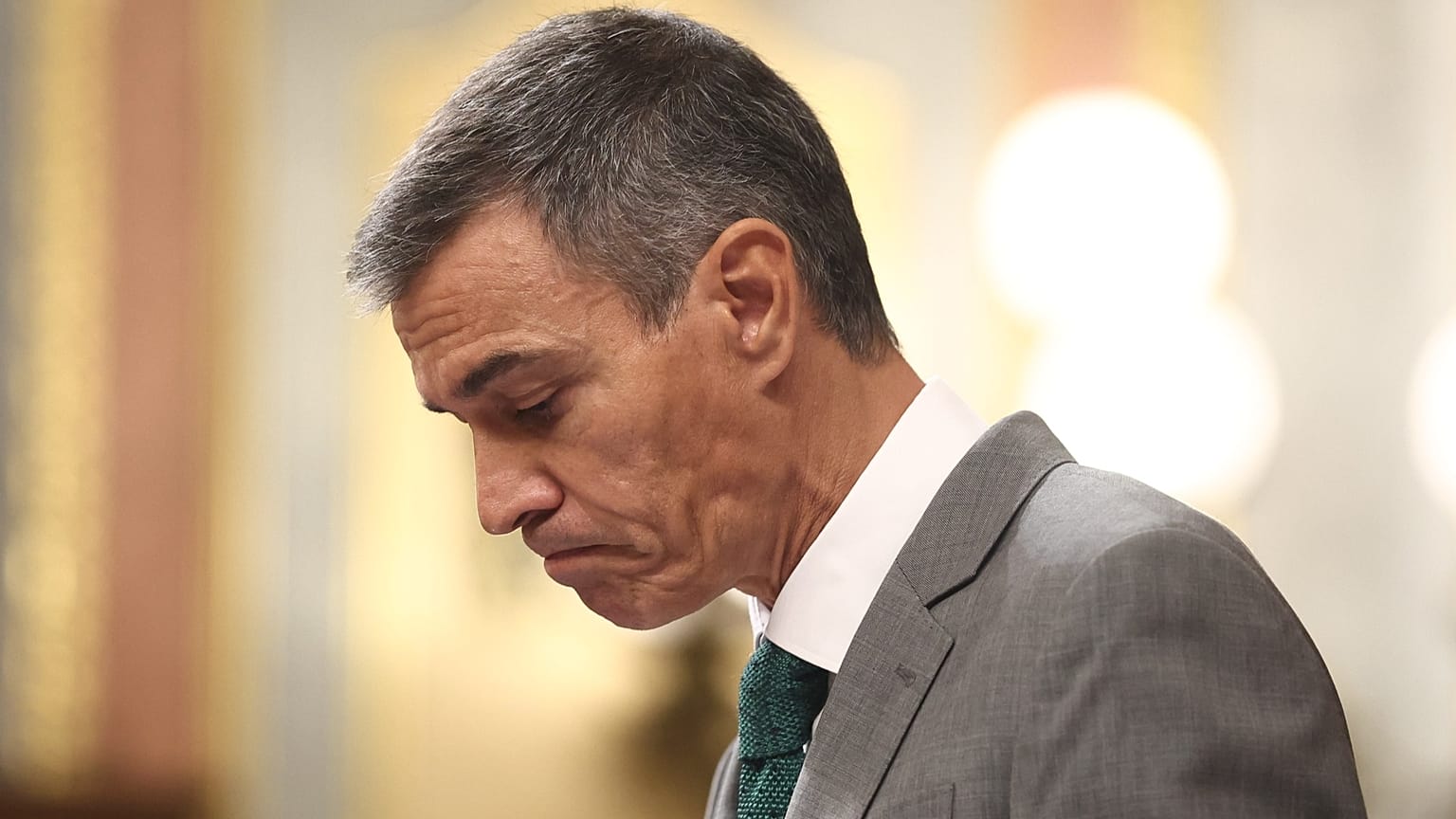 Pedro Sánchez se dirige a los parlamentarios sobre la situación en Ceuta durante una sesión del Parlamento en Madrid, el jueves 3 de septiembre de 2026.