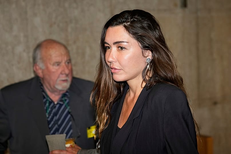 Miriam Haley, uma das queixosas que testemunhou no julgamento por violação de Harvey Weinstein, regressa ao tribunal após um intervalo, em Nova Iorque, a 30 de abril de 2025