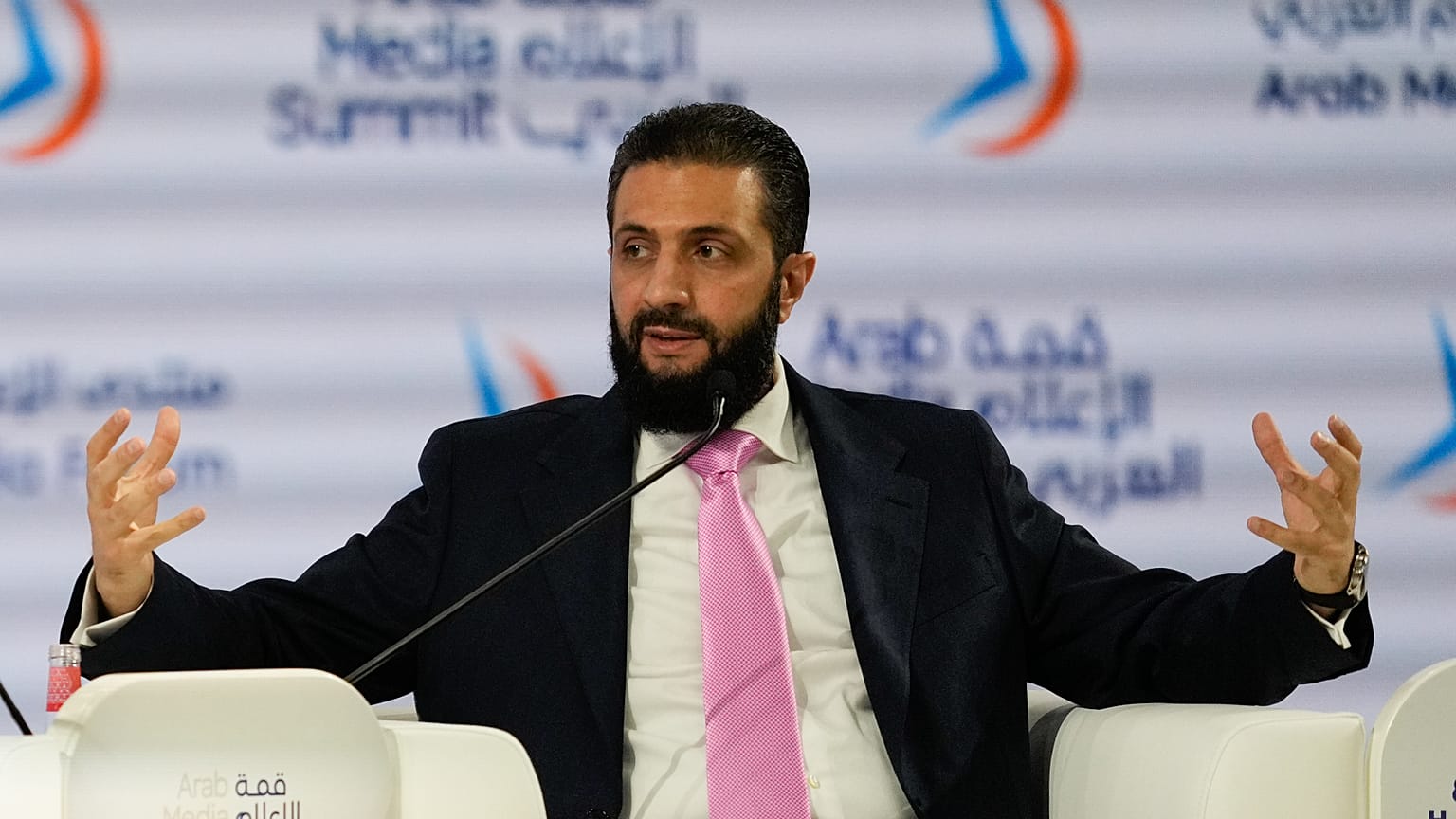 الرئيس السوري أحمد الشرع يتحدث خلال القمة العربية للإعلام 2026 في دبي، الإمارات العربية المتحدة، الثلاثاء 15 سبتمبر/أيلول 2026.