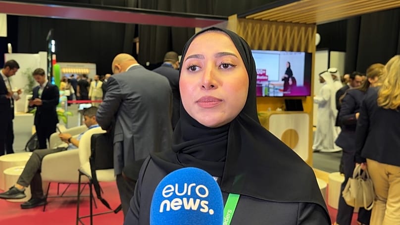 Η Amna Al-Kaabi, Head of Emerging Technologies στο Υπουργείο Επικοινωνιών και Τεχνολογίας Πληροφορικής του Κατάρ, μιλά στο Euronews στο Google Cloud Summit στη Ντόχα.
