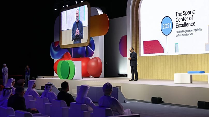 Ghassan Kosta, Regional General Manager της Google Cloud για το Κατάρ, το Ομάν, το Μπαχρέιν και το Ιράκ, μιλά στο Google Cloud Summit στη Ντόχα.