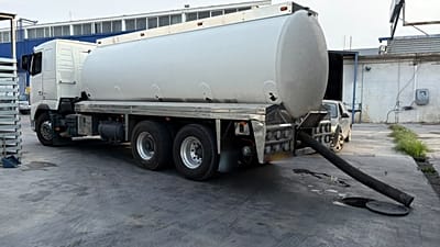 Gefährliche Industrieabfälle: Tanklastwagen leitet Giftstoffe in den Kifissos