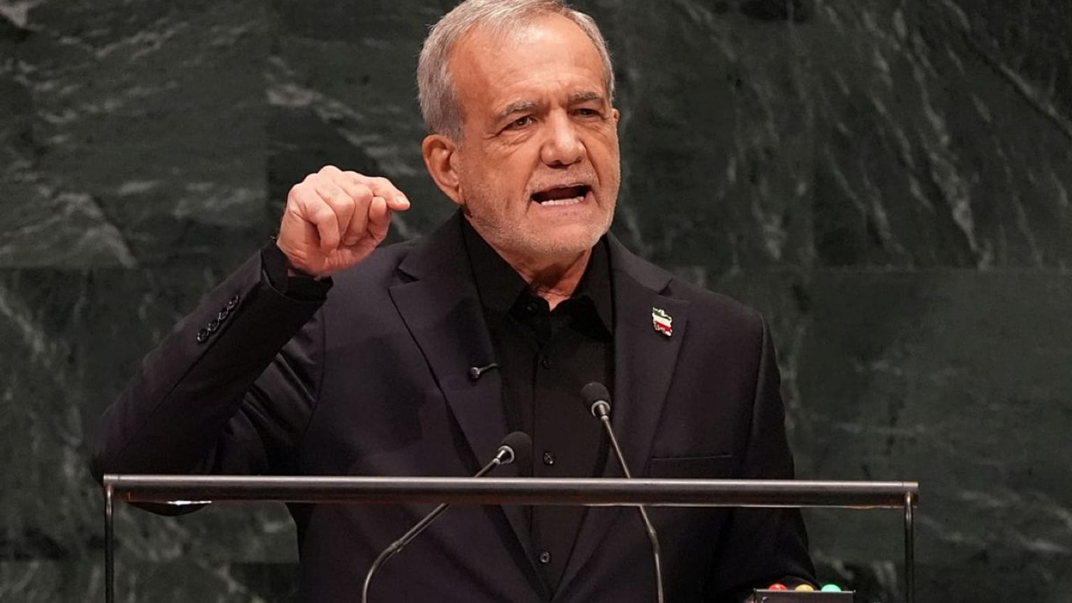 الرئيس الإيراني مسعود بزشكيان يتحدث خلال الدورة الحادية والثمانين للجمعية العامة للأمم المتحدة في مقر الأمم المتحدة، يوم الأربعاء 23 سبتمبر/أيلول 2026. 