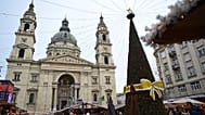 Karácsonyi vásár a Szent István-bazilika előtti téren 2025. december 24-én.  MTI/Kovács Attila