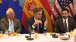 De izquierda a derecha: António Costa, presidente del Consejo Europeo; Pedro Sánchez, presidente del Gobierno español; y Zohran Mamdani, alcalde de Nueva York.