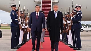 US-Präsident Donald Trump und First Lady Melania begleiten Chinas Staatschef Xi Jinping und seine Frau Peng Liyuan auf der Joint Base Andrews in Maryland.