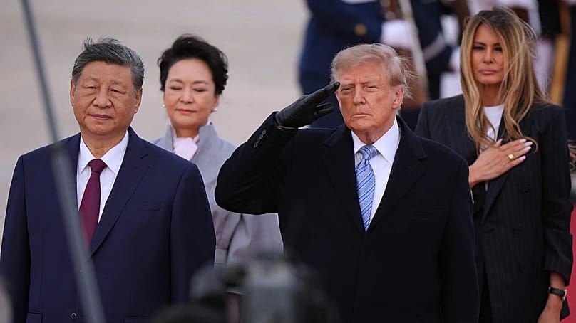 Präsident Donald Trump und First Lady Melania Trump begrüßen Chinas Präsident Xi Jinping und seine Ehefrau Peng Liyuan bei ihrer Ankunft auf der Joint Base Andrews im US-Bundesstaat Maryland am Mittwoch, 23. September.
