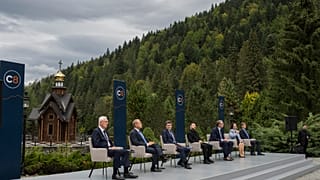 Leader regionali in conferenza stampa congiunta dopo il vertice Carpathian 8 a Bukovel, Ucraina occidentale, venerdì 18 settembre 2026. (Foto AP/Vladyslav Musiienko)