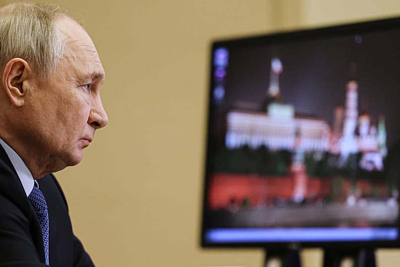 Rusya Devlet Başkanı Vladimir Putin, Moskova dışındaki Novo-Ogaryovo konutundan video konferans yoluyla bir kabine toplantısına başkanlık ediyor, 23 Eylül 2026