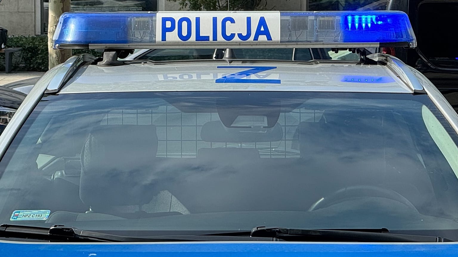 Die Polizei rekonstruiert den genauen Ablauf des Angriffs und klärt alle begleitenden Umstände.
