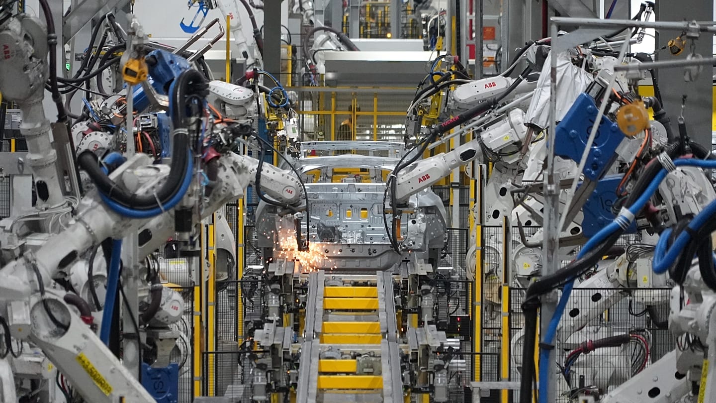 euronews.com - Quirino Mealha - Five million robots now work in factories as humanoid hype is tested