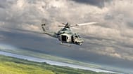 Un helicóptero UH-1Y Venom del Cuerpo de Marines de EE.UU., sobrevuela Tumaco, Colombia, el 27 de agosto de 2026.