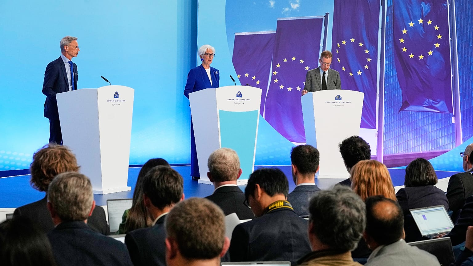 ECB Başkanı Christine Lagarde, Başkan Yardımcısı Boris Vujcic ve İletişim Genel Direktörü Wolfgang Proissl, 11 Haziran 2026'da Frankfurt'taki basın toplantısında.