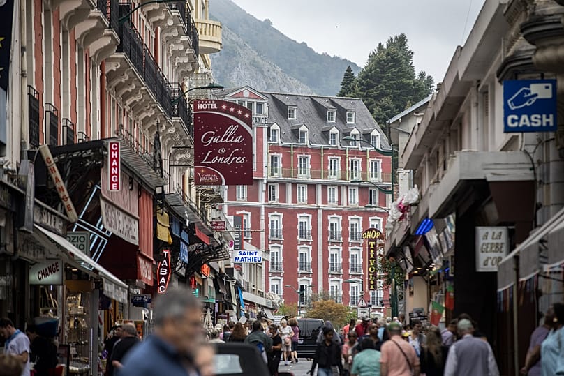 Une rue de Lourdes, dans le sud-ouest de la France, mardi 8 septembre 2026.