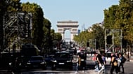 I Champs-Élysées si preparano per la messa che Papa Leone XIV celebrerà durante la sua visita a Parigi