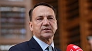 Minister spraw zagranicznych Radosław Sikorski rozmawia z mediami przed rozpoczęciem spotkania ministrów spraw zagranicznych państw UE w Brukseli, 13 lipca 2026 r.