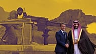 یک رزمنده حوثی در حال شلیک تیربار نصب شده بر خودرو به سوی نیروهای مورد حمایت عربستان در یمن / ماکرون در کنار محمد بن‌سلمان