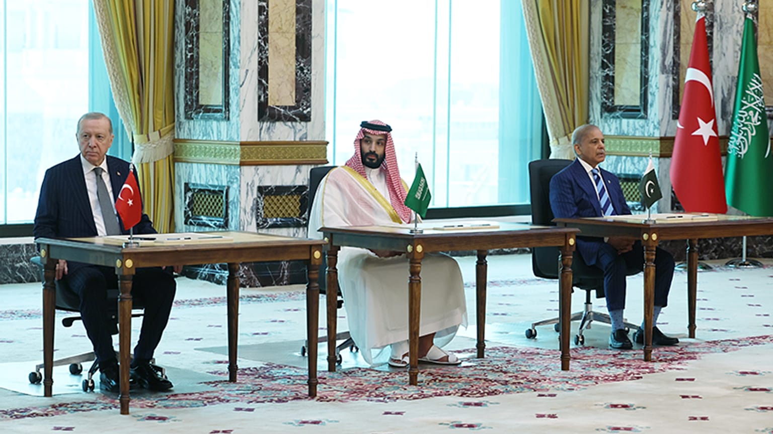 Cumhurbaşkanı Erdoğan, Suudi Arabistan Veliaht Prensi bin Selman ile Pakistan Başbakanı Şerif, Mekke'de Ortak Savunma Anlaşması imzaladı. - 7 Ağustos 2026