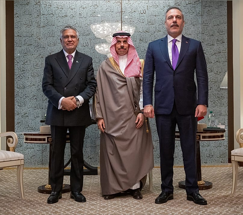 Dışişleri Bakanı Hakan Fidan New York'ta Pakistan Dışişleri Bakanı İshak Dar ve Suudi Arabistan Dışişleri Bakanı Prens Faysal bin Ferhan ile bir araya geldi. - 25 Eylül 2026