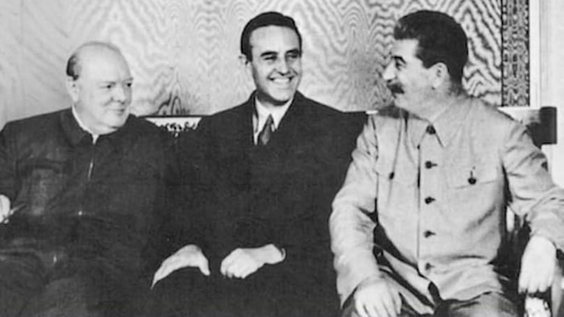 Harriman közép, balról Winston Churchill, jobbról Joszif Sztálin társaságában