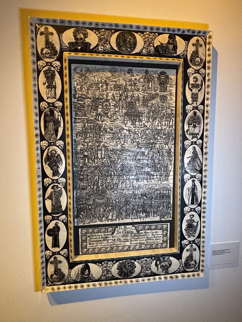 Imagen de un cuadro realizado en hueso que relata la historia de México con motivo del Día de Muertos de 2026 en Casa de México (Madrid).