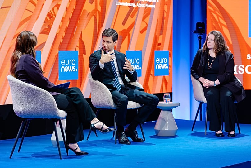 Olivér Csendes, Präsident der Ungarischen Tourismusagentur, und Sandrine Buffenoir, Direktorin für Niederlande, Belgien & Luxemburg bei Atout France, sprachen auf dem Gipfel mit Mared Gwyn-Jones