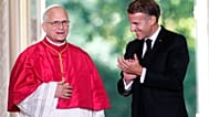 Le pape Léon XIV, à gauche, et le président français Emmanuel Macron assistent à la lecture d'une déclaration commune à l'Élysée, vendredi 25 septembre 2026.