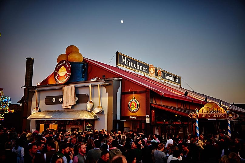 Münchner Knödelei auf dem Oktoberfest