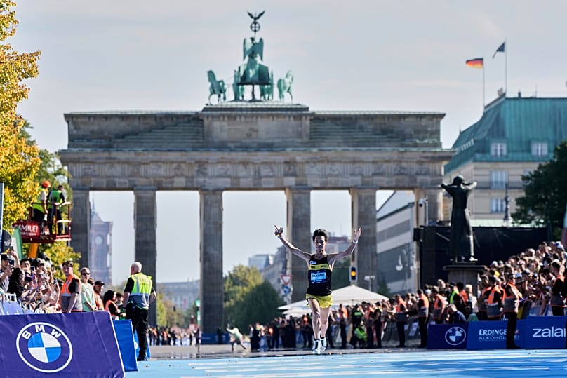 Der Japaner Akira Akasaki belegte beim Berlin-Marathon im Jahr 2025 den zweiten Platz.