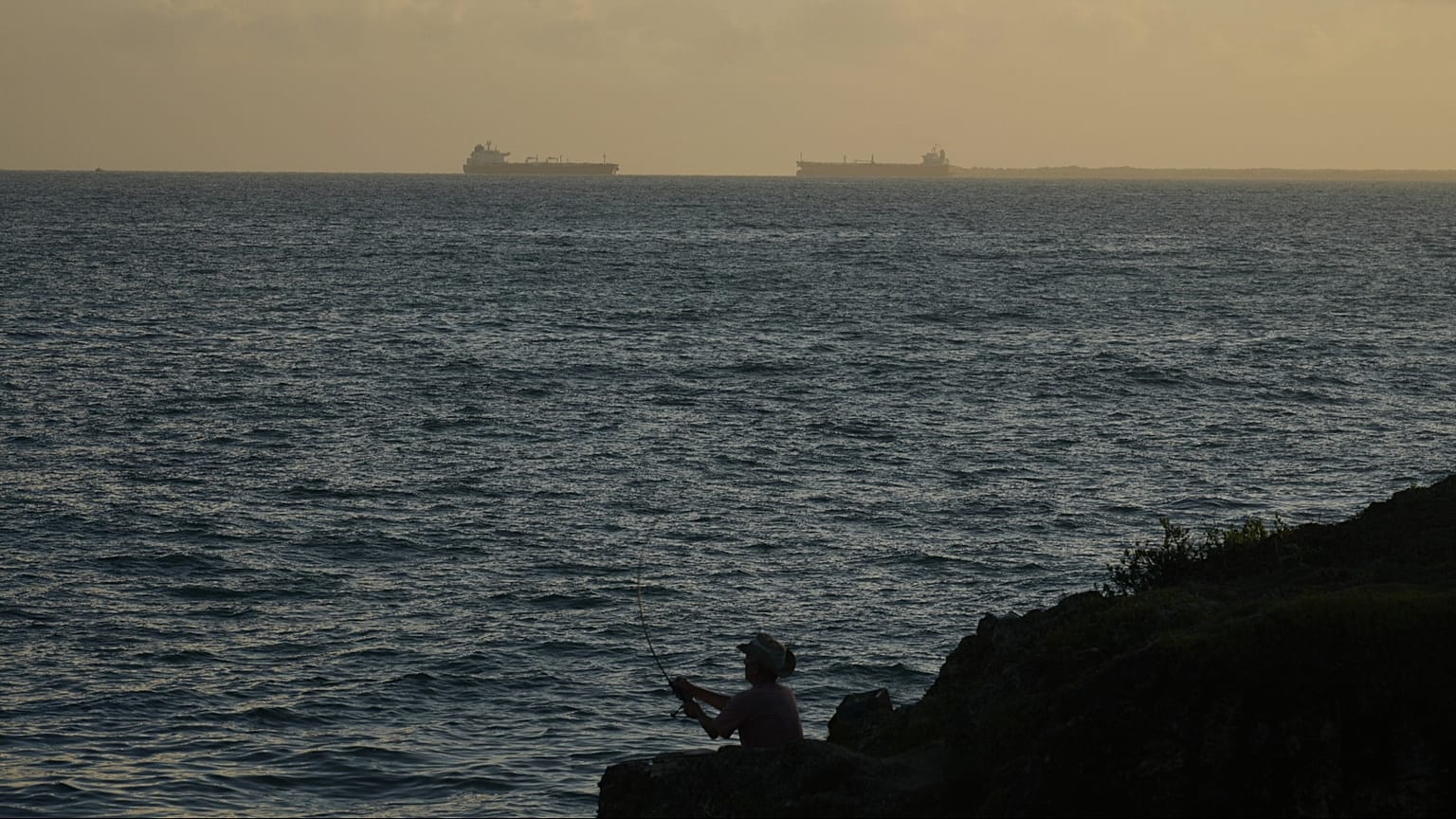 ARCHIVO: Un petrolero se acerca a Matanzas, Cuba, el martes 31 de marzo de 2026. (Foto AP/Ramón Espinosa)