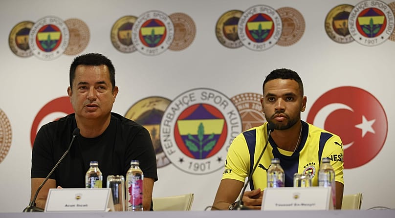 ARŞİV: Acun Ilıcalı, Fenerbahçe'nin 2024 yılında Sevilla’dan kadrosuna kattığı santrafor Youssef En-Nesyri'nin imza töreninde. 25 Temmuz 2024