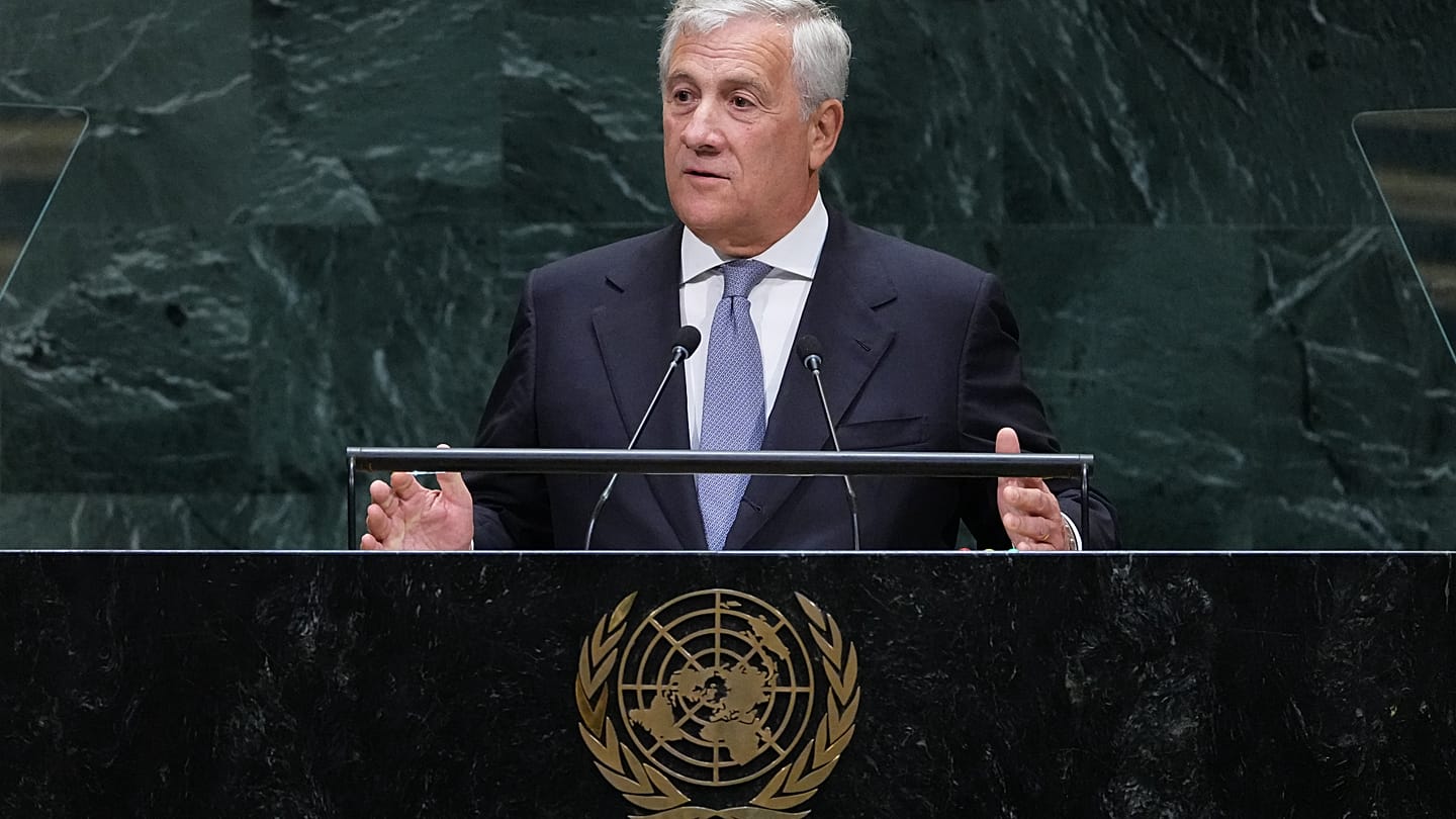 Tajani pod udarom zbog izjave o „pristojnim ženama u dugim suknjama“