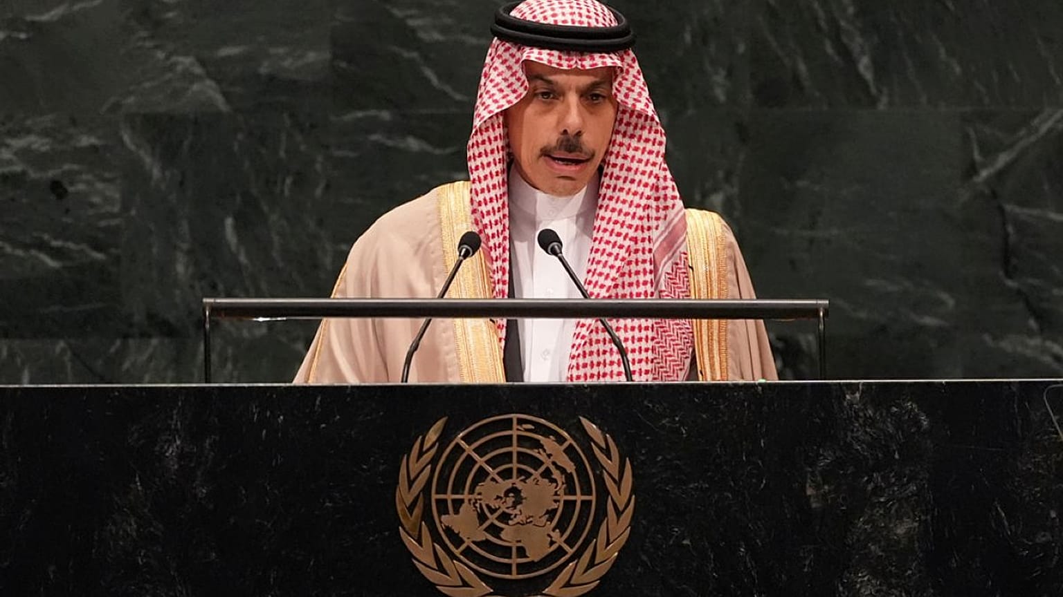وزير الخارجية السعودي  فيصل بن فرحان يتحدث خلال الدورة الحادية والثمانين للجمعية العامة للأمم المتحدة في مقر الأمم المتحدة، يوم السبت 26 سبتمبر 2026.