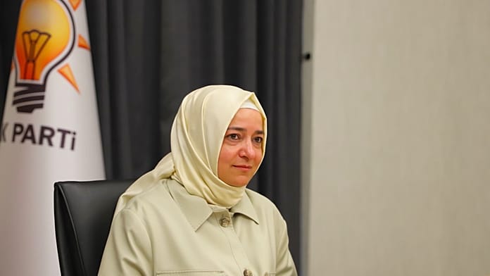 Fon iddiaları: AK Parti Genel Başkan Yardımcısı Fatma Betül Sayan Kaya istifa etti