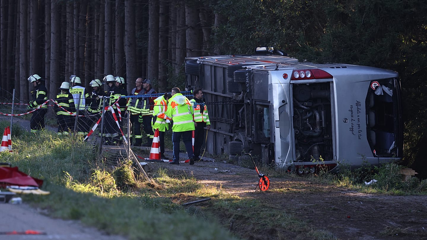 Najmanje dvoje mrtvih i 19 u bolnici nakon pada autobusa kod Minhena