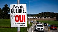 Poster für die Neutralitätsinitiative in der Schweiz, die an diesem Sonntag gescheitert ist