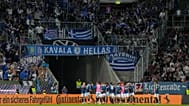 Οι Έλληνες διεθνείς πανηγυρίζουν μπροστά στους Έλληνες φιλάθλους στο Άουγκσμπουργκ