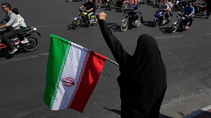 وسطاء يضغطون على إيران لتقديم "تنازلات".. هل تُكسر عقدة المفاوضات مع واشنطن؟ 