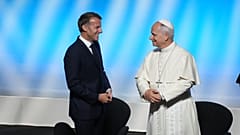 Léon XIV et Emmanuel Macron au Centre des congrès Robert-Schuman, à Metz, le 28 septembre 2026.