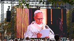 Le pape Léon XIV alors qu'il célèbre une messe à la cathédrale Saint-Étienne, ce lundi 28 septembre 2026, à Metz, en France.