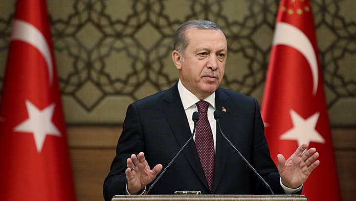Erdoğan fon krizi toplantısına katıldı, belediye başkanlarına rozet taktı