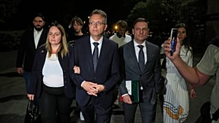 Hankó Balázs, a Fidesz országgyűlési képviselője, a korábbi Orbán-kormány kulturális és innovációs minisztere elhagyja a Parlament épületét 2026.09.28.