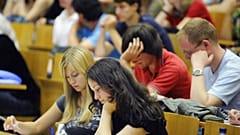 Junge Leute an der Uni Tübingen: Sind viele ungeeignet für den Job?  ARCHIVBILD