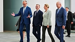 Chanceler austríaco Christian Stocker, primeira-ministra dinamarquesa Mette Frederiksen, primeiro-ministro finlandês Petteri Orpo e chanceler alemão Friedrich Merz em Berlim