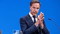 NATO Genel Sekreteri Mark Rutte, Brüksel'deki NATO karargahında Litvanya Başbakanı Mindaugas Sinkevicius ile düzenlenen ortak basın toplantısında konuşuyor, 29 Eylül 2026.