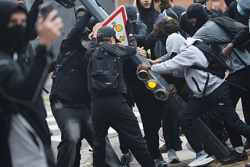 Students tear down a traffic light next to the Baggio High School in Lille, 29 September, 2026