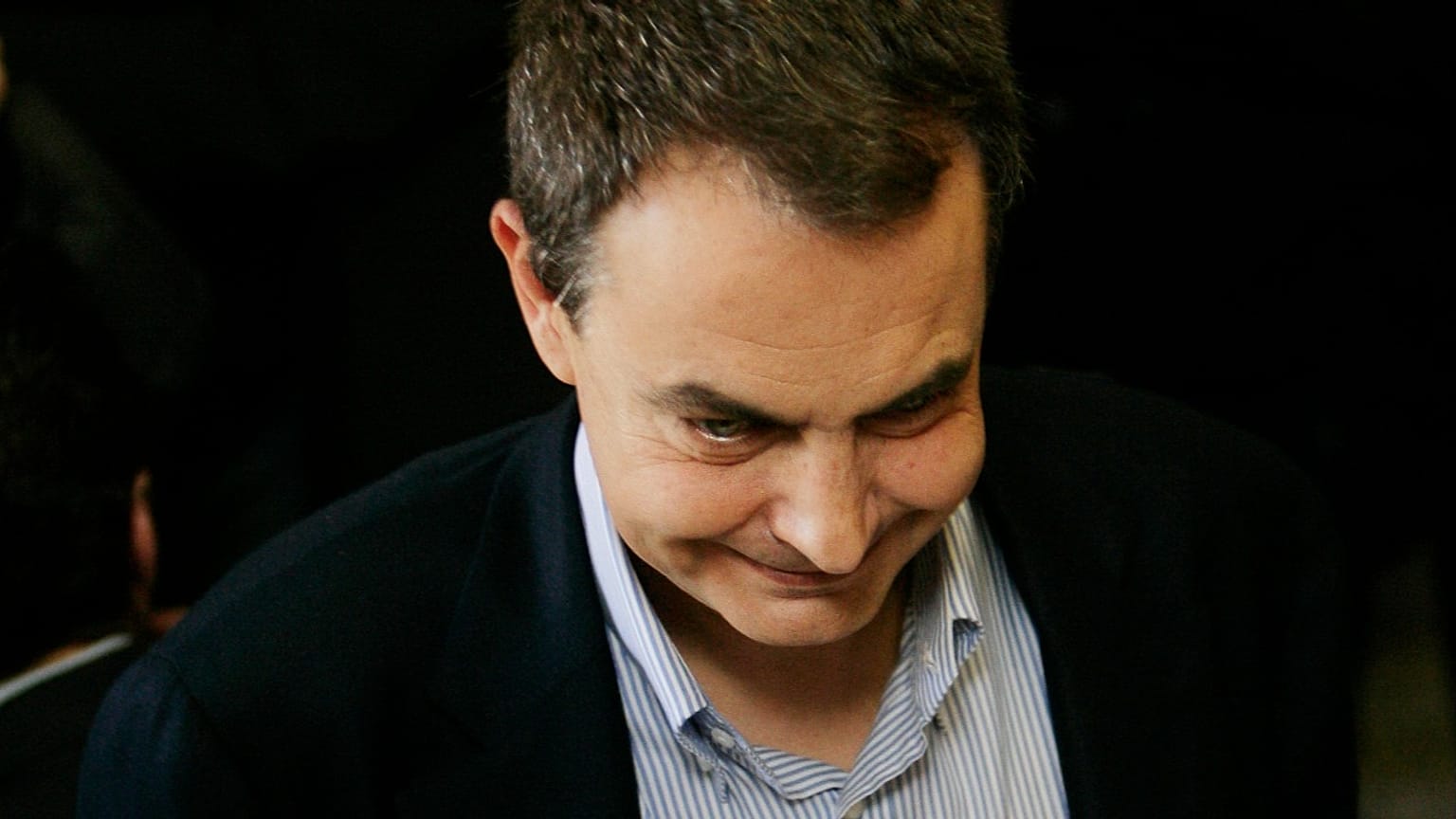ARCHIVO: El entonces presidente del Gobierno de España, José Luis Rodríguez Zapatero, vota en Madrid en marzo de 2008.