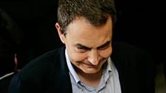 ARCHÍV FELVÉTEL: Spanyolország akkori miniszterelnöke, José Luis Rodríguez Zapatero 2008 márciusában Madridban szavaz.